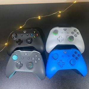 4 Xbox One Controllers